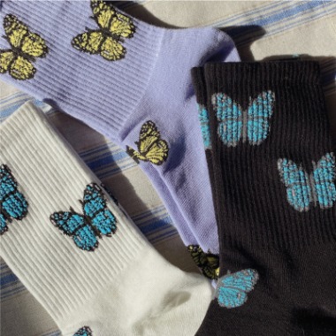 butterfly color pattern socks (ivory, lavender, black)